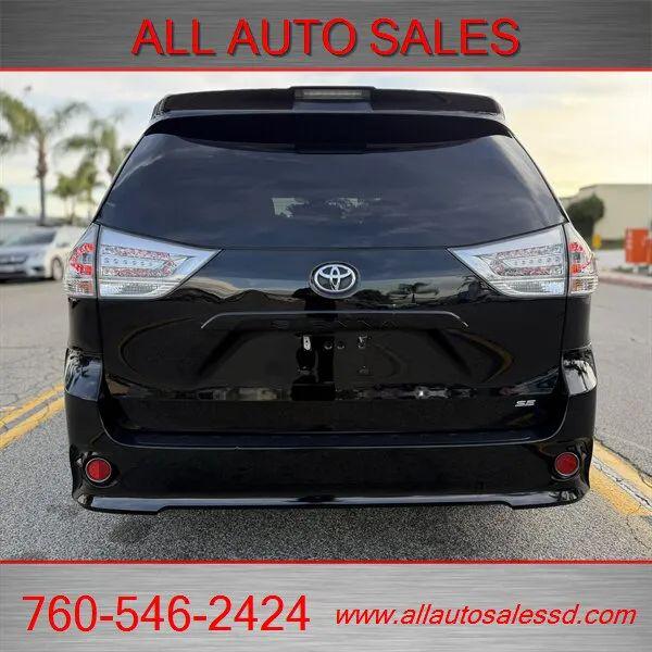 2018 Toyota Sienna SE 8 Passenger