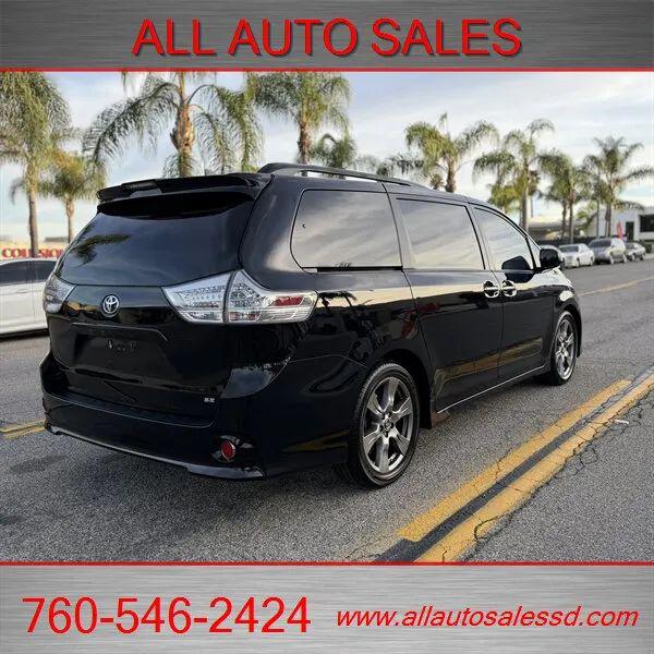 2018 Toyota Sienna SE 8 Passenger