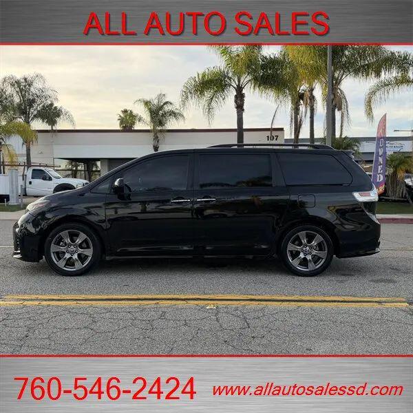 2018 Toyota Sienna SE 8 Passenger