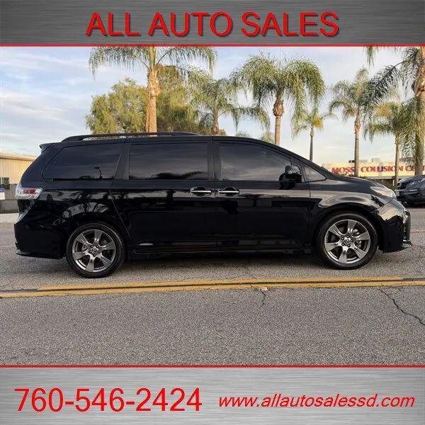 2018 Toyota Sienna SE 8 Passenger