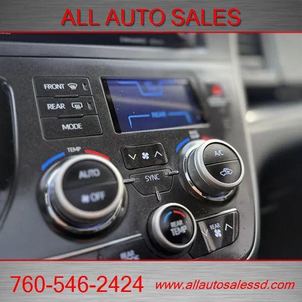 2018 Toyota Sienna SE 8 Passenger