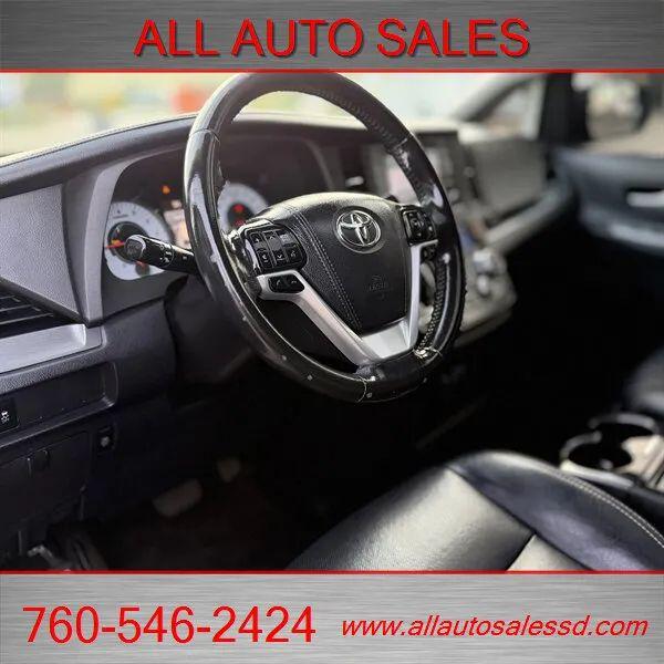 2018 Toyota Sienna SE 8 Passenger