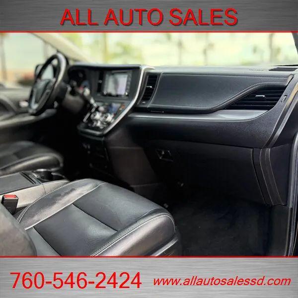 2018 Toyota Sienna SE 8 Passenger