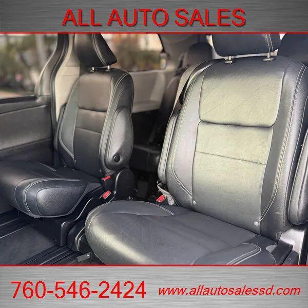 2018 Toyota Sienna SE 8 Passenger