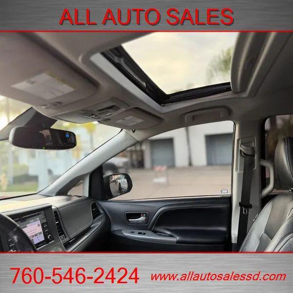 2018 Toyota Sienna SE 8 Passenger