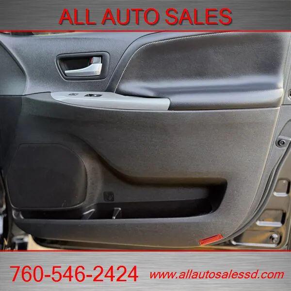 2018 Toyota Sienna SE 8 Passenger