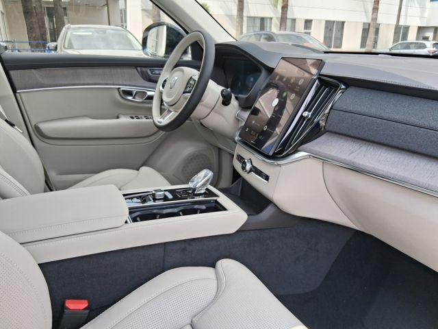 2026 Volvo XC90 Plug-In Hybrid Ultra Dark Theme, T8 AWD, Electric/Gasoline, 7 Seats