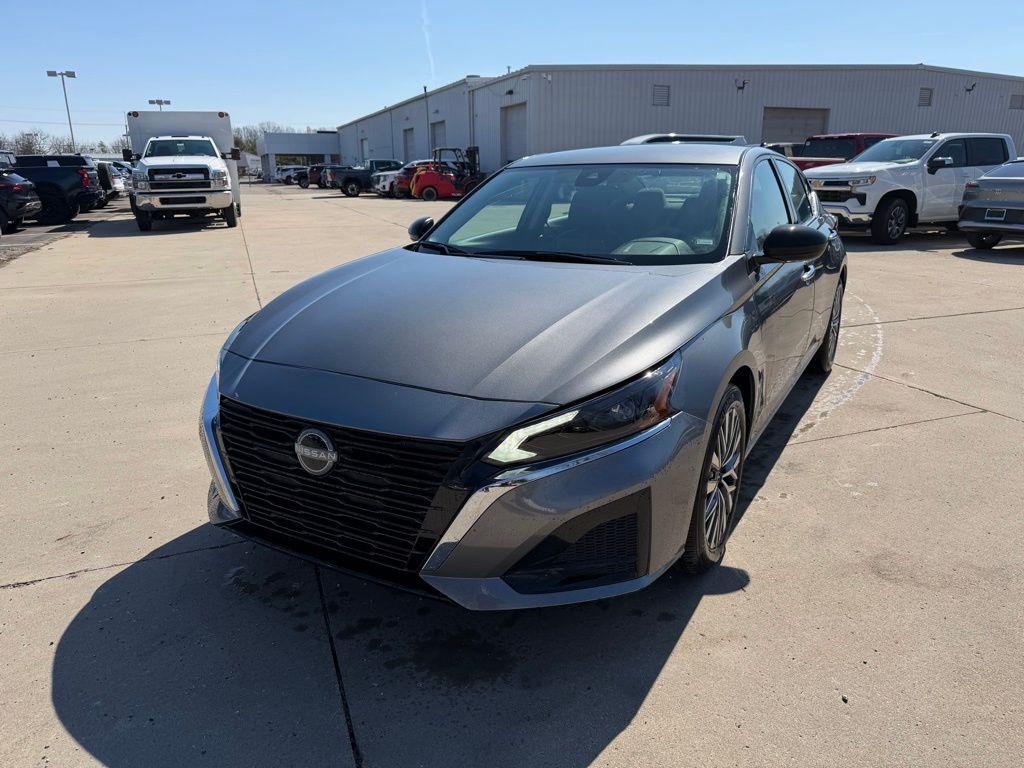 Gray (Gun Metallic) 2025 Nissan Altima 2.5 SV FWD Sedan Front-Wheel Drive Continuously Variable Transmission