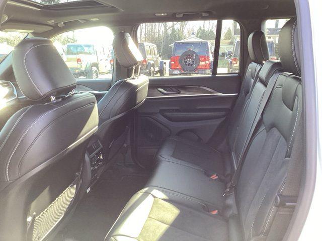2026 Jeep Grand Cherokee Altitude 4x4