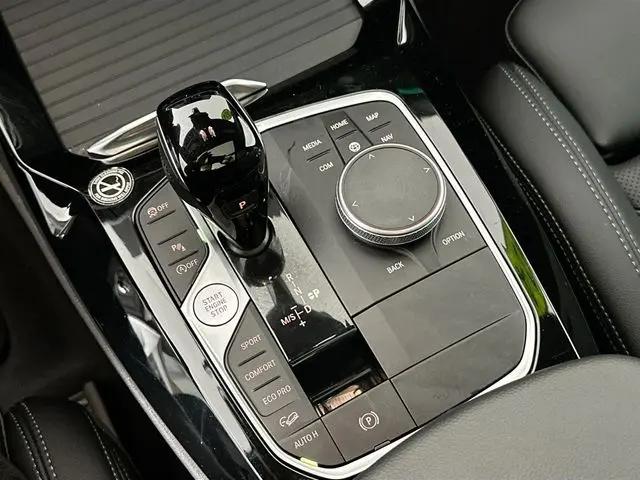 2025 BMW X4 xDrive30i