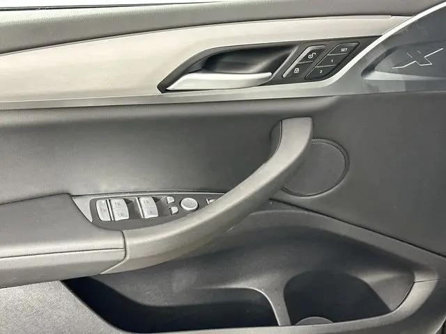 2025 BMW X4 xDrive30i