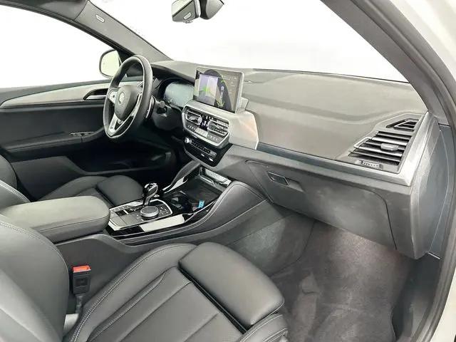 2025 BMW X4 xDrive30i