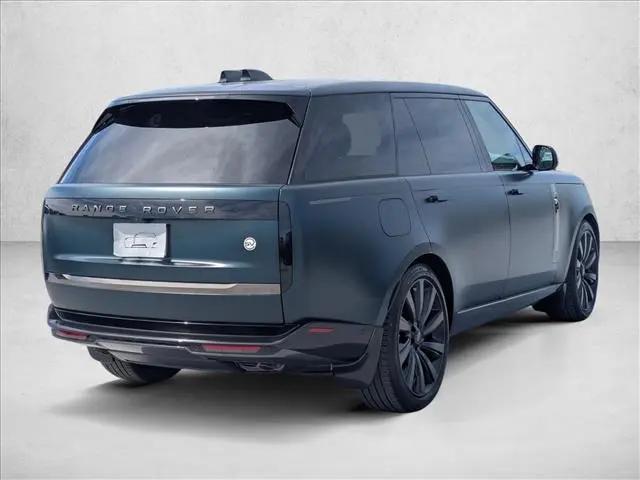 2026 Land Rover Range Rover P615 SV