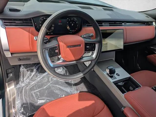 2026 Land Rover Range Rover P615 SV
