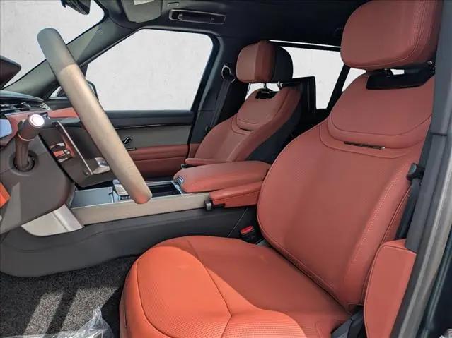2026 Land Rover Range Rover P615 SV