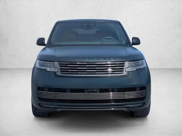 2026 Land Rover Range Rover P615 SV