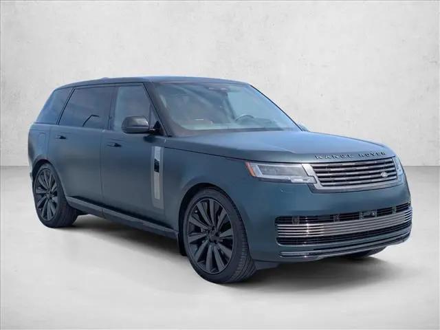 2026 Land Rover Range Rover P615 SV