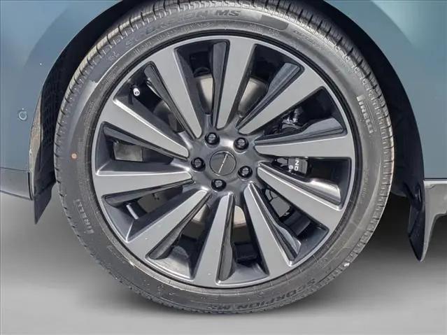 2026 Land Rover Range Rover P615 SV