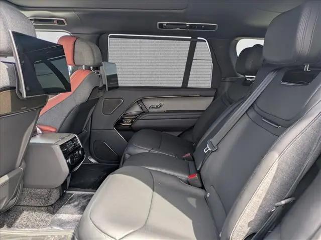 2026 Land Rover Range Rover P615 SV
