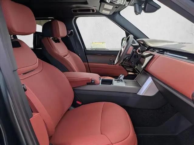 2026 Land Rover Range Rover P615 SV