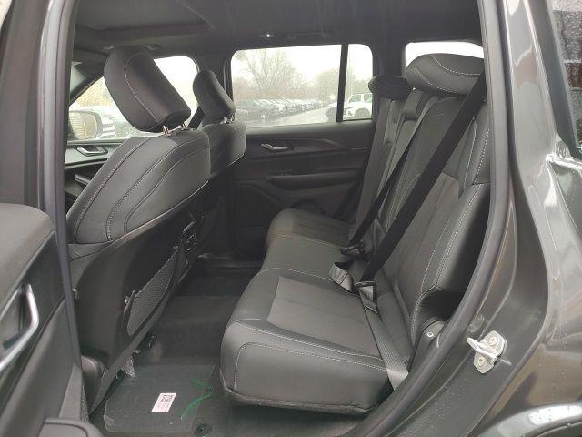 2026 Jeep Grand Cherokee Laredo 4x4