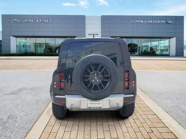 2025 Land Rover Defender 110 P300