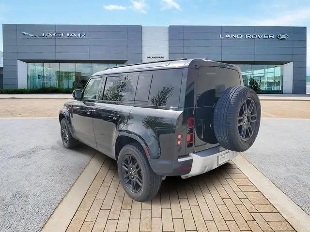 2025 Land Rover Defender 110 P300