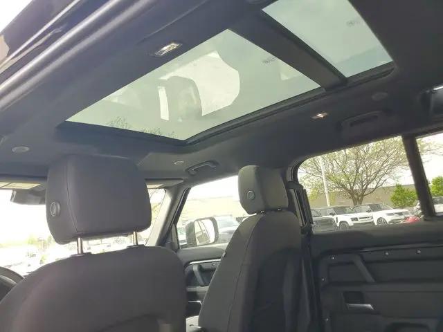 2025 Land Rover Defender 110 P300