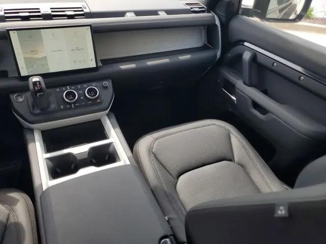 2025 Land Rover Defender 110 P300