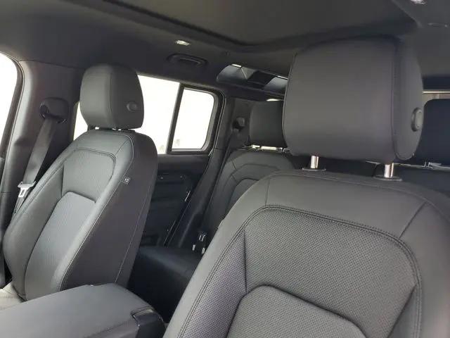 2025 Land Rover Defender 110 P300