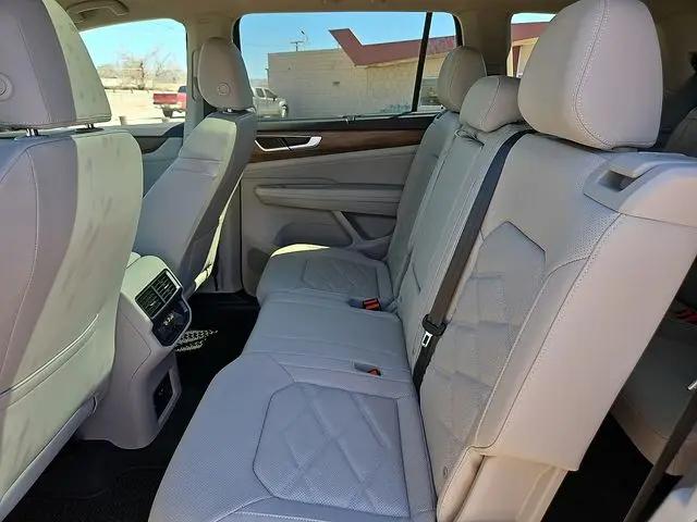 2026 Volkswagen Atlas SE with Technology
