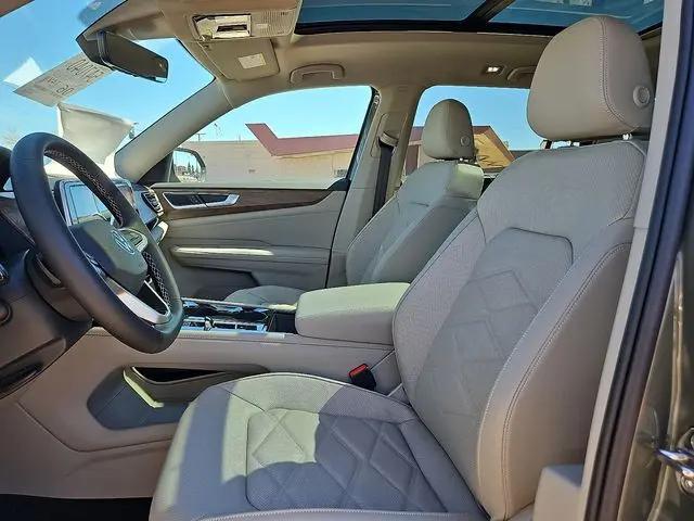 2026 Volkswagen Atlas SE with Technology