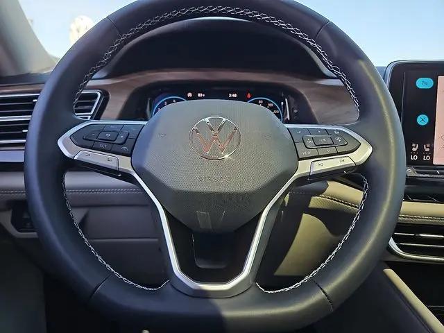 2026 Volkswagen Atlas SE with Technology