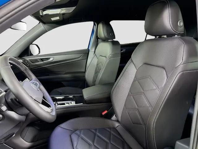 2026 Volkswagen Atlas Cross Sport SE with Technology