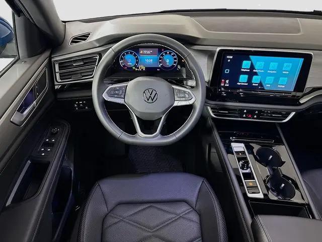 2026 Volkswagen Atlas Cross Sport SE with Technology