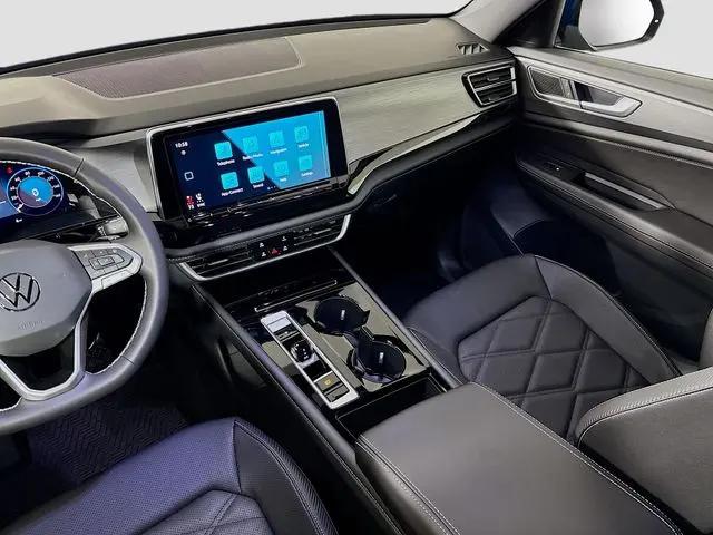 2026 Volkswagen Atlas Cross Sport SE with Technology
