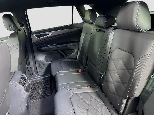 2026 Volkswagen Atlas Cross Sport SE with Technology