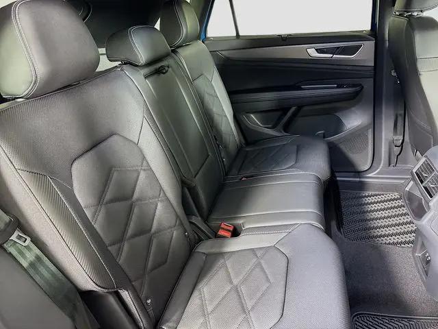 2026 Volkswagen Atlas Cross Sport SE with Technology