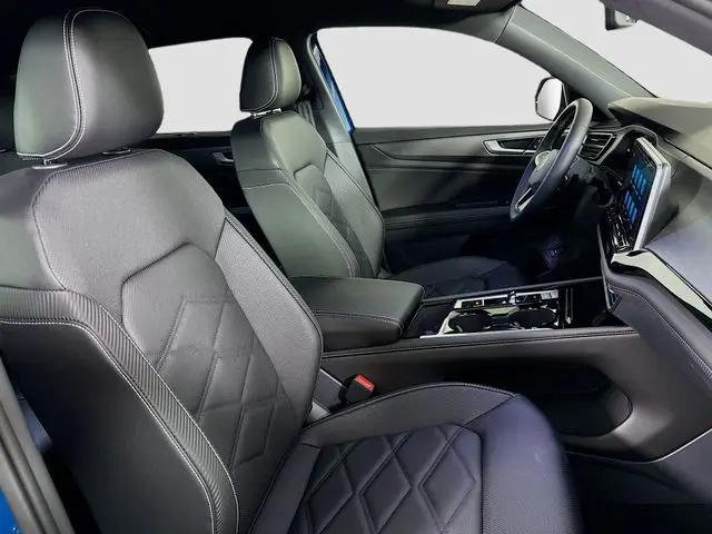 2026 Volkswagen Atlas Cross Sport SE with Technology