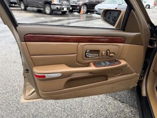1998 Cadillac DeVille Standard