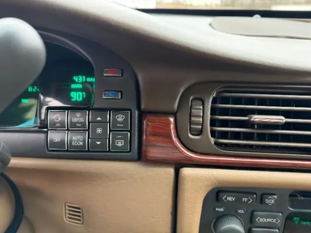 1998 Cadillac DeVille Standard