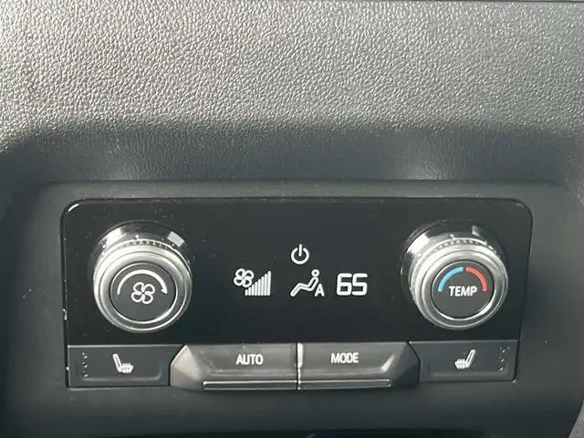 2024 GMC Acadia AWD AT4