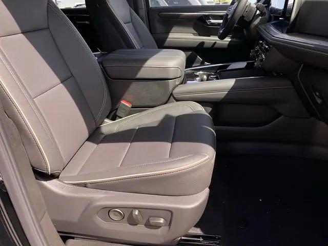 2026 Chevrolet Suburban Premier, RWD