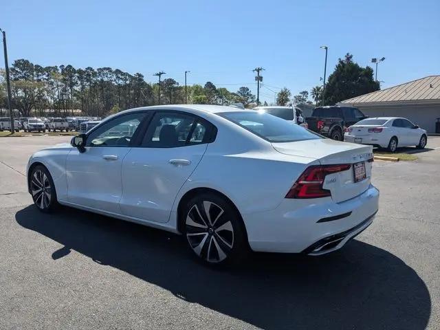 2022 Volvo S60 B5 Momentum