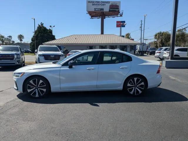 2022 Volvo S60 B5 Momentum