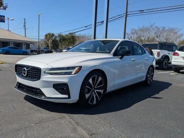 2022 Volvo S60 B5 Momentum
