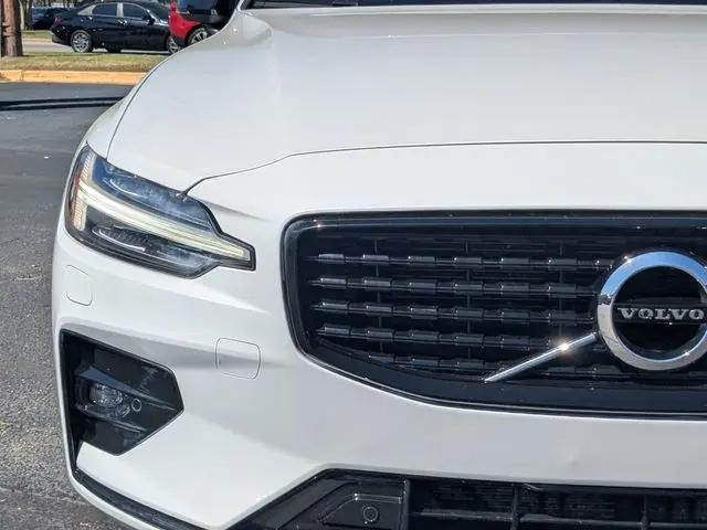 2022 Volvo S60 B5 Momentum