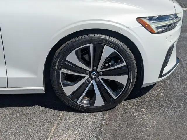2022 Volvo S60 B5 Momentum