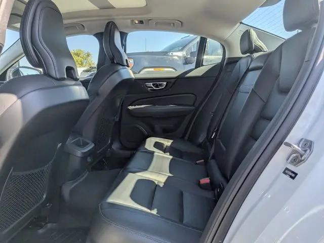2022 Volvo S60 B5 Momentum