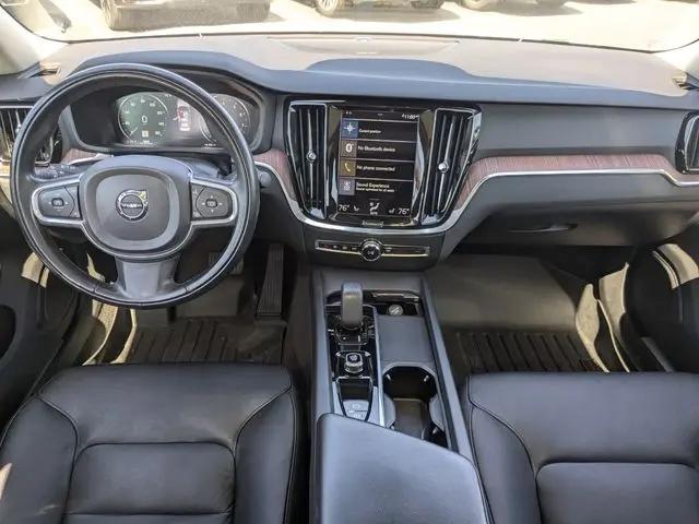 2022 Volvo S60 B5 Momentum